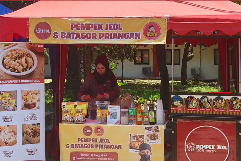 Booth outlet Pempek Jeol dan Batagor Priangan